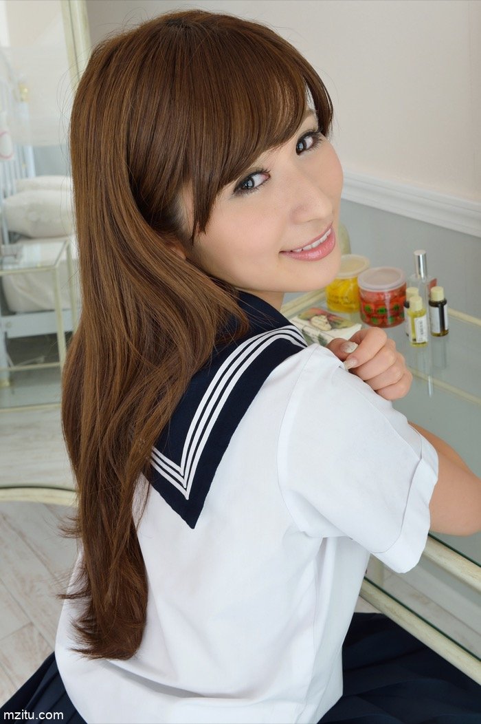 日本校花真甜美，教室撩裙诱人鼻血(25)