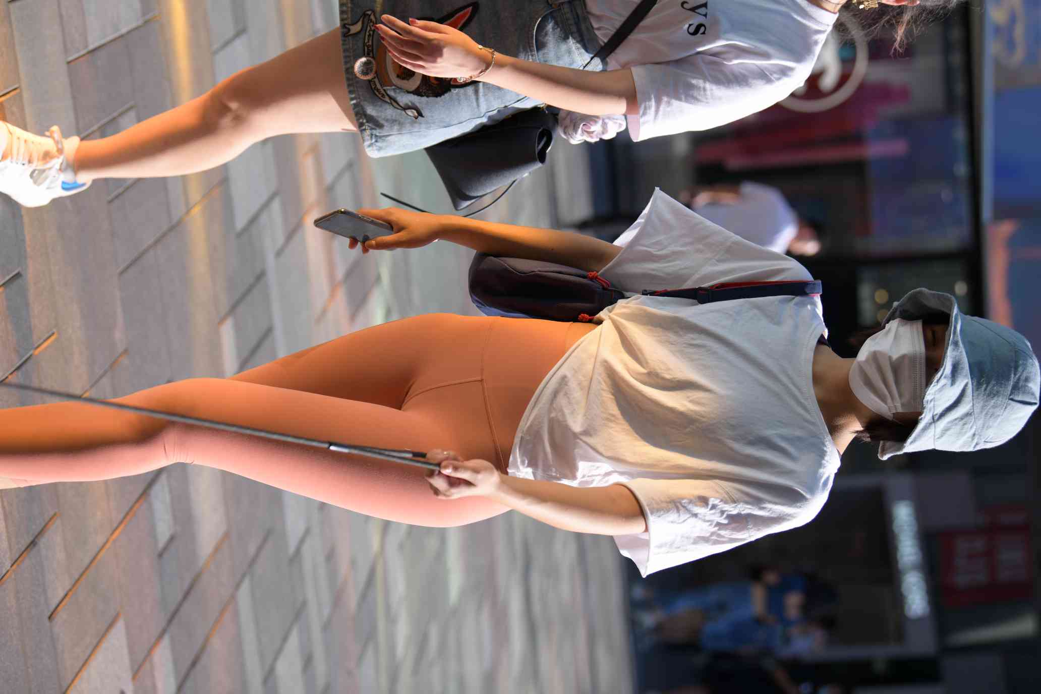 图片[2]-【免费】遛狗的瑜伽裤女人【60P】04031-靓街拍
