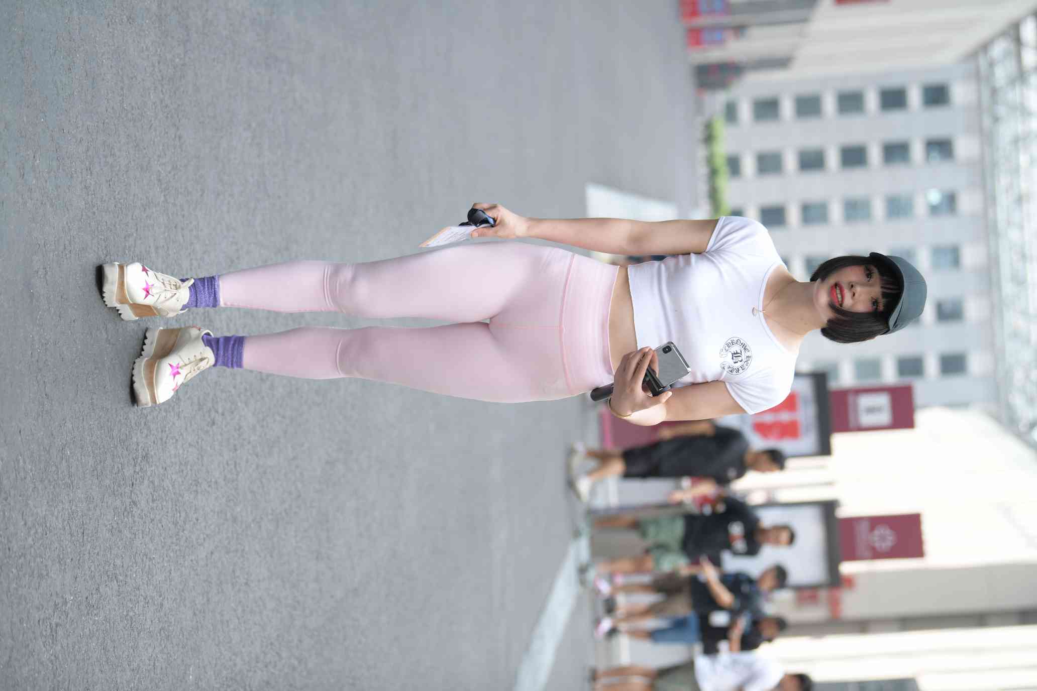 图片[2]-短发鸭舌帽时尚女生【102P】04022-靓街拍