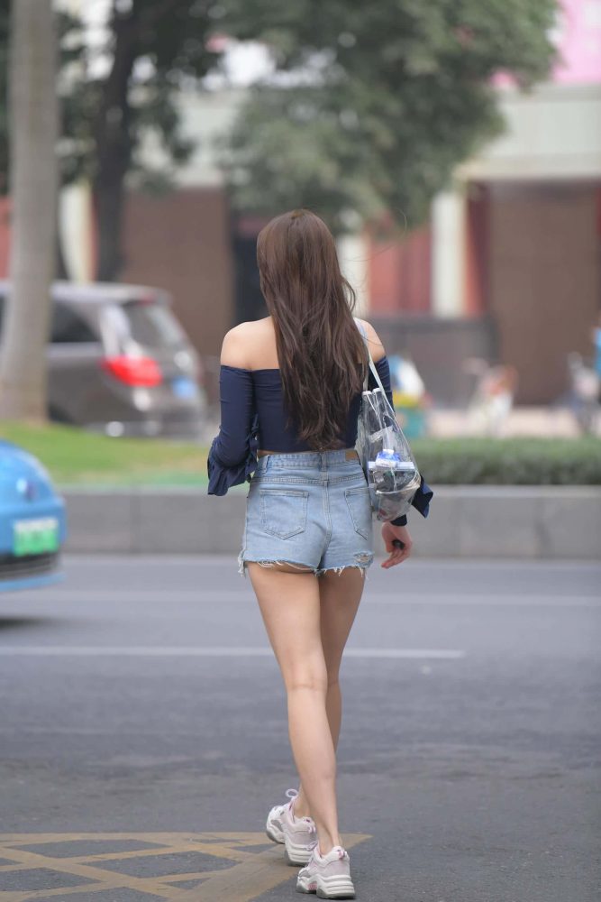 妩媚又性感的广东姑娘【713P】J1440-靓街拍