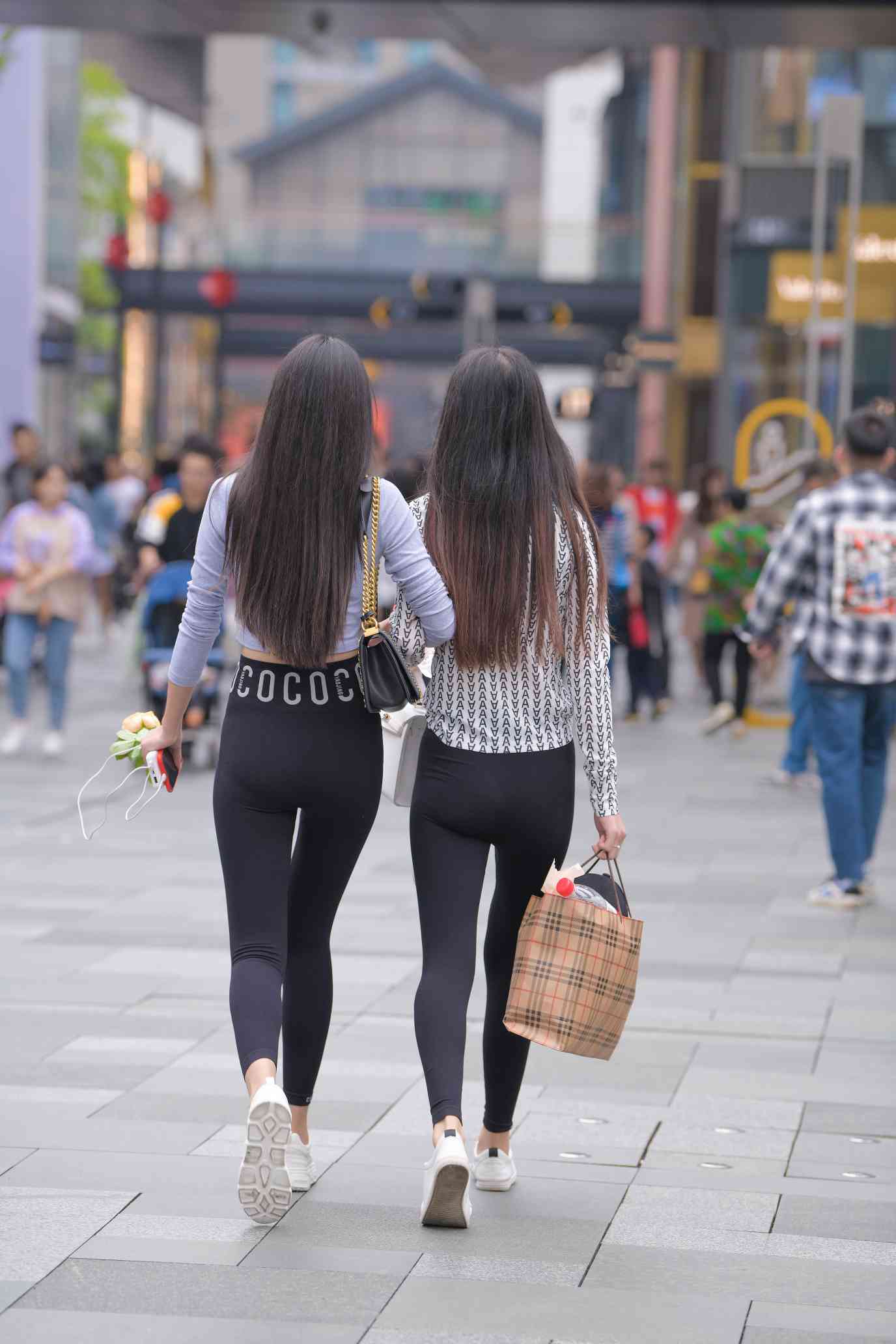 图片[4]-【免费】逛街的两个瑜伽裤姑娘【40P】04030-靓街拍