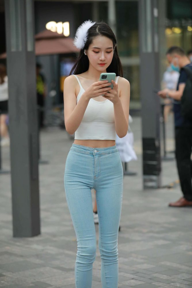 非常漂亮的牛仔裤女孩【98P】J2144-靓街拍