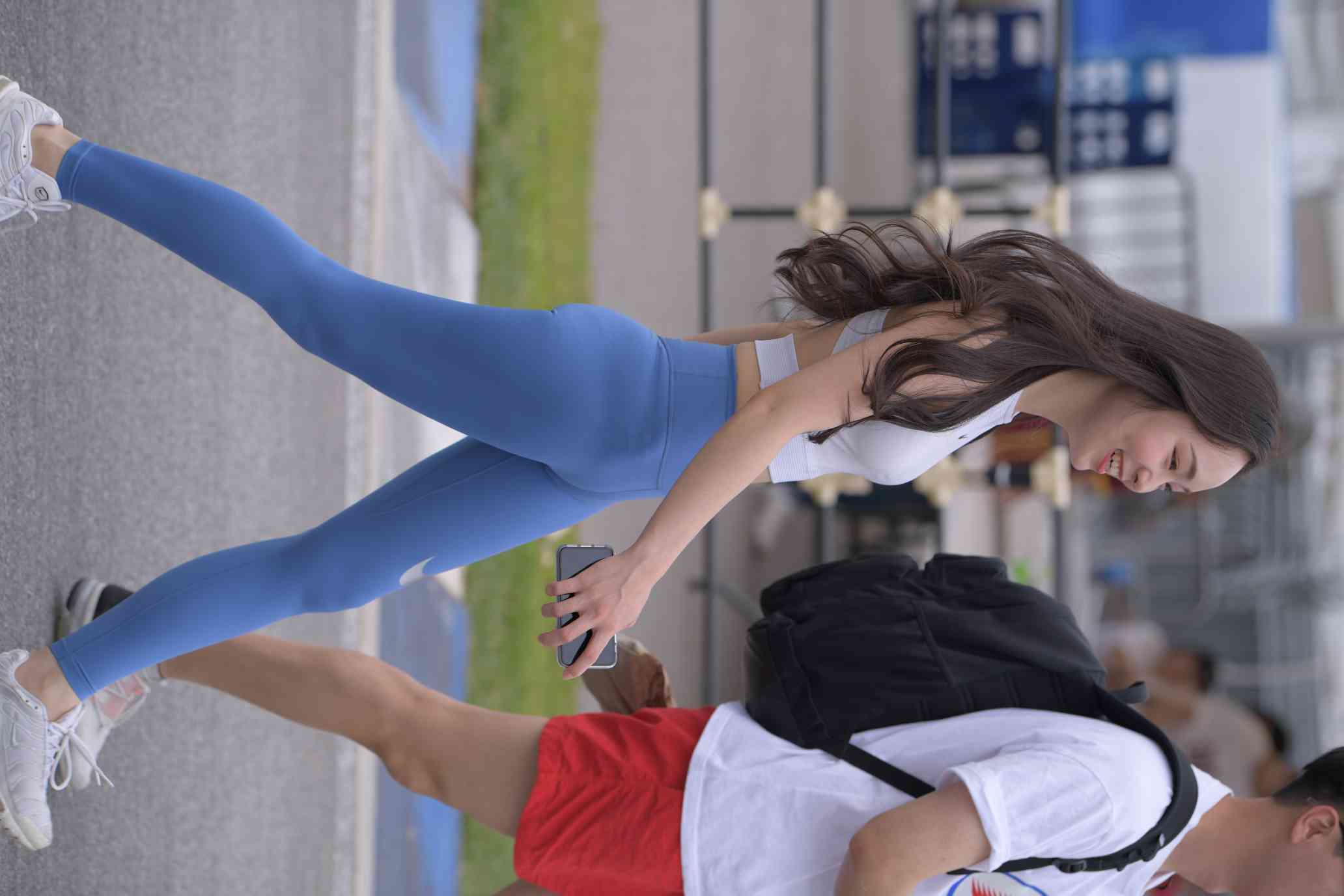 图片[4]-陪男朋友逛街的瑜伽裤女孩【74P】04034-靓街拍