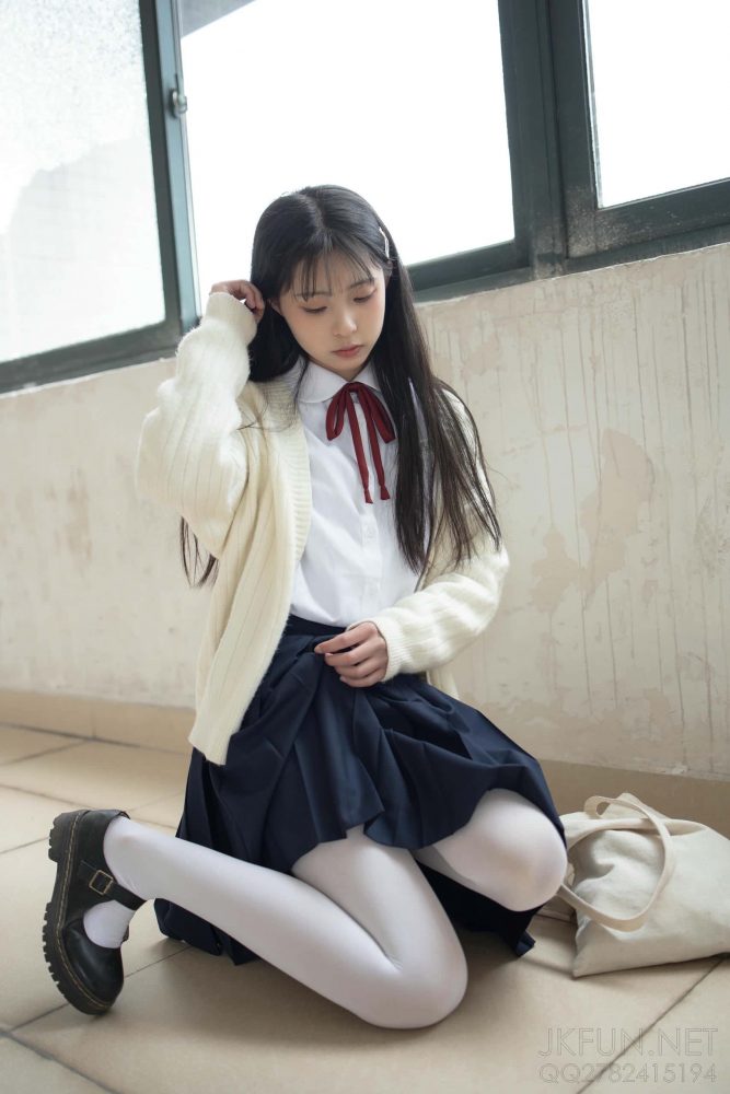 甜美可人的白丝姑娘【127P】J2555-靓街拍