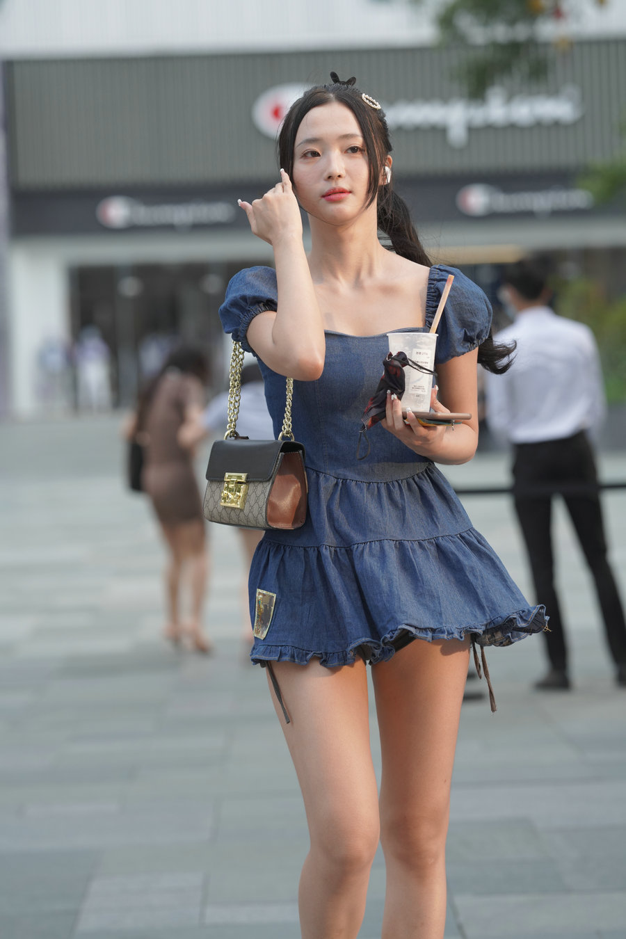 图片[1]-J3654 240P-2.74GB-靓街拍