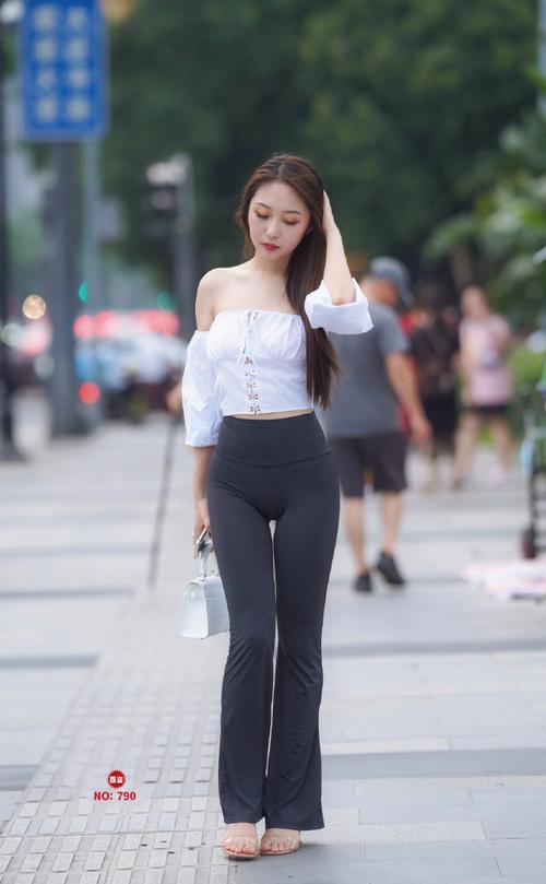 身材非常哇塞的瑜伽裤女孩  J1333 521P6V-21.6GB-靓街拍