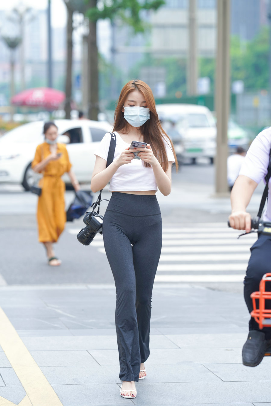 图片[3]-玩单反机的瑜伽裤女孩  J1270 498P5V-28.6GB-靓街拍