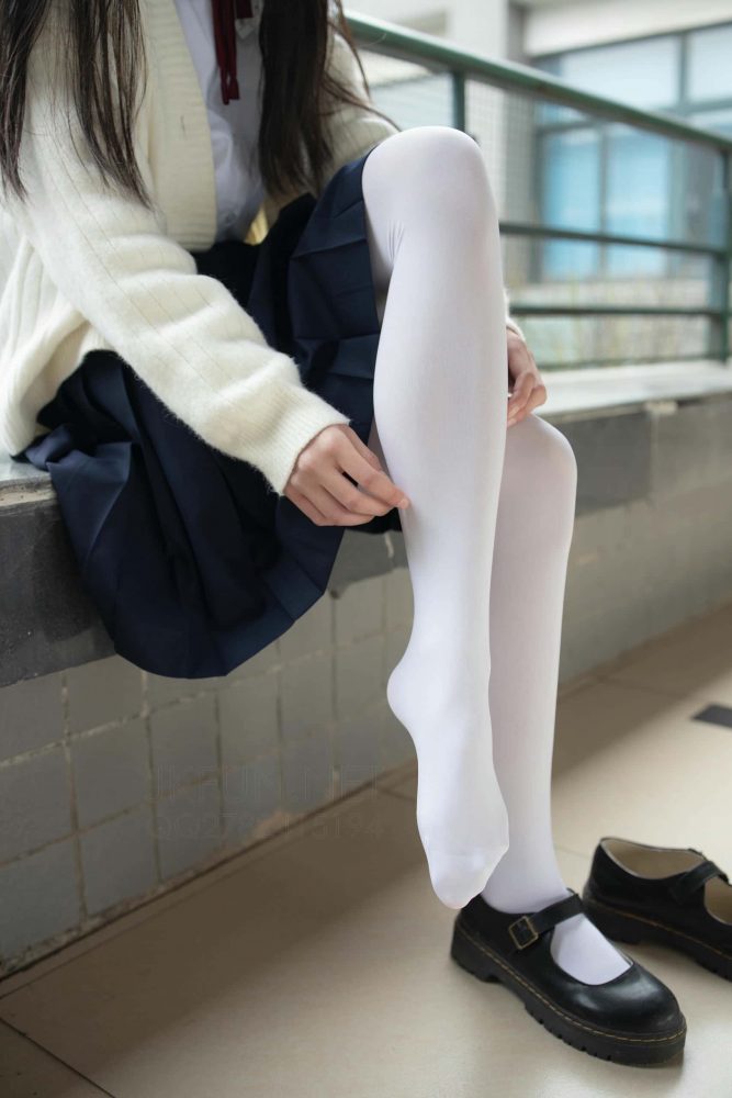 甜美可人的白丝姑娘【127P】J2555-靓街拍