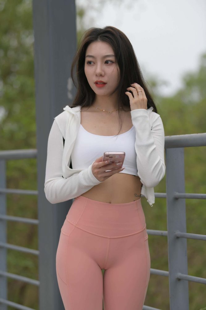 粉色瑜伽裤长发女孩【673P】J3373-靓街拍