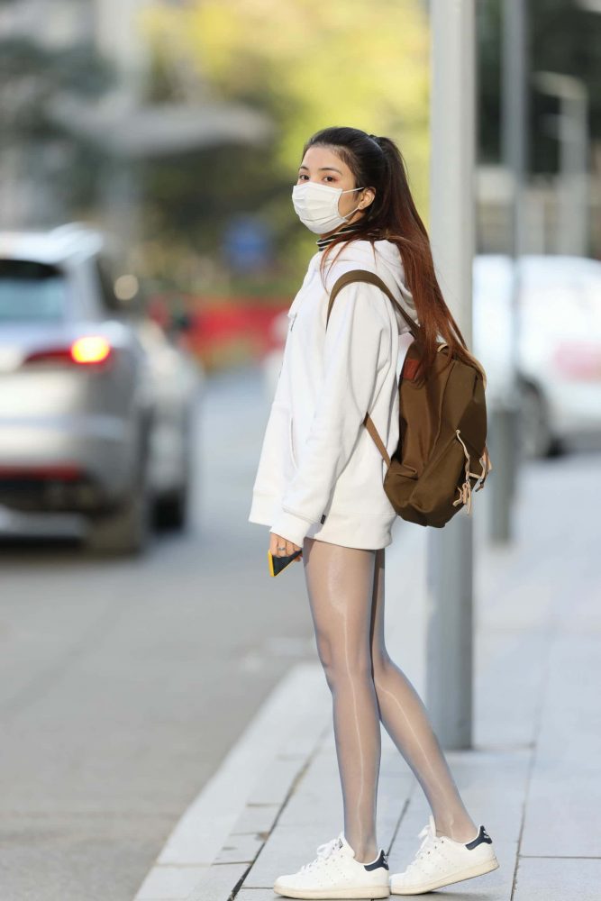 偶遇路边清纯的油亮丝袜少女【205P】J2262-靓街拍