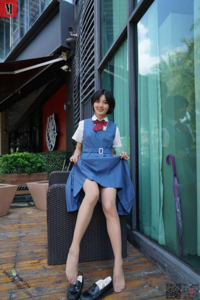一副学生模样的短发姑娘【112P】20023-靓街拍