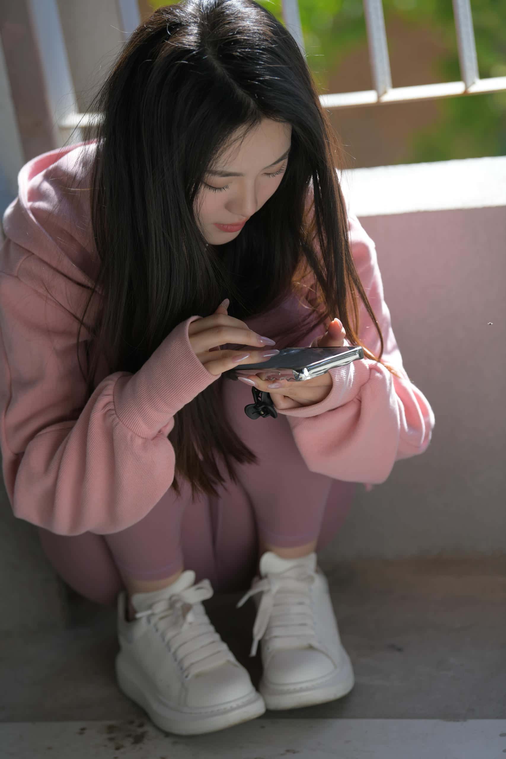 图片[4]-在外面拍照的粉色系女孩【653P】J6238-靓街拍