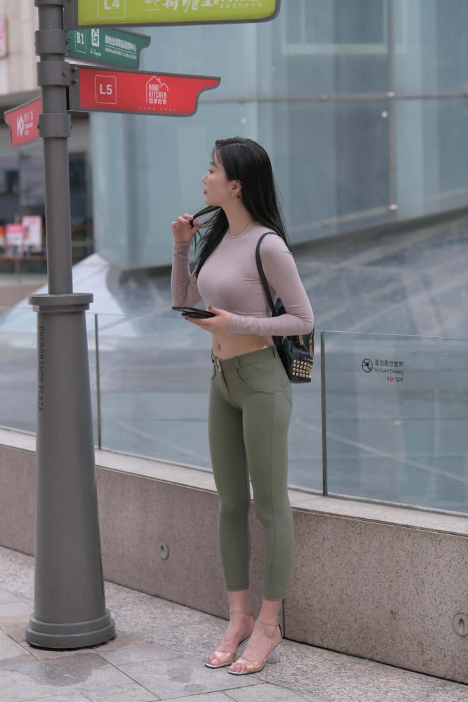 紧身牛仔裤身材很好的女人【529P】J2060-靓街拍