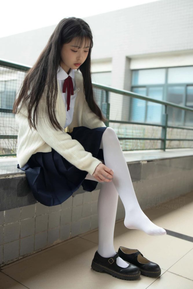 甜美可人的白丝姑娘【127P】J2555-靓街拍