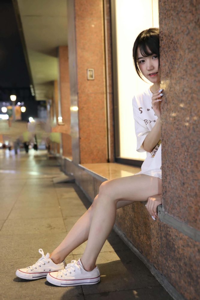 KTV里唱歌的长腿帆布鞋女孩【102P】J2002-靓街拍