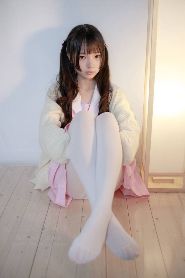 好像有什么心事的白丝双马尾女孩【59P】20022-靓街拍
