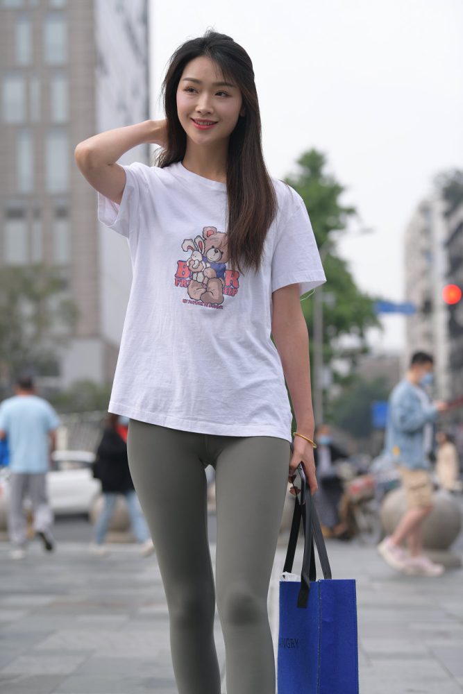一身休闲装的瑜伽裤女孩J2961 709P1V-24.1GB-靓街拍