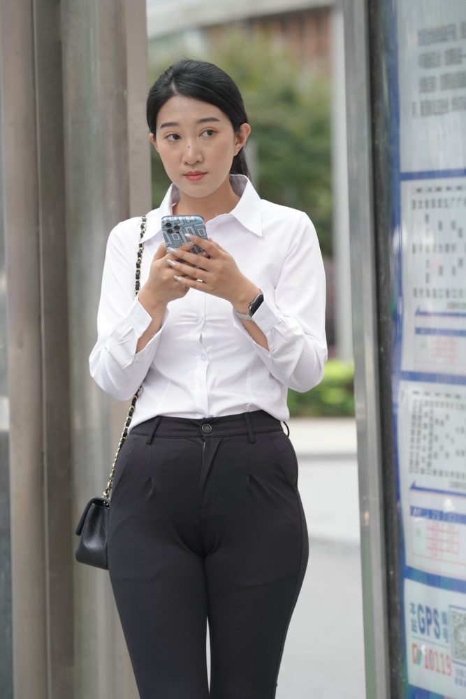 图片[3]-等公交的制服女人J2130 976P2V-29.5GB-靓街拍