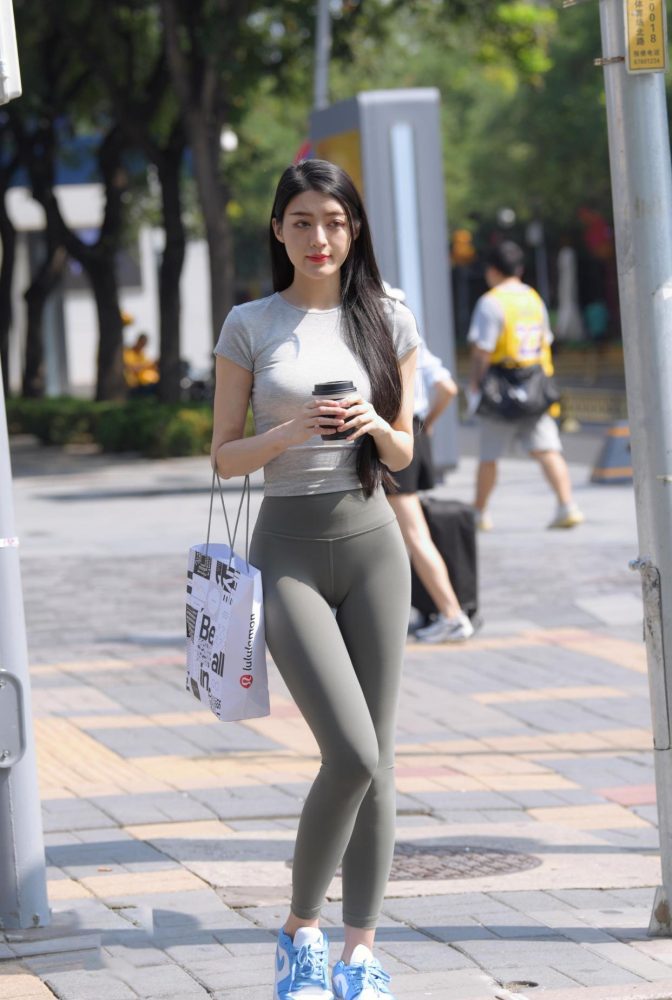 在外面逛街的瑜伽裤女孩J2240 449P1V-16.7GB-靓街拍