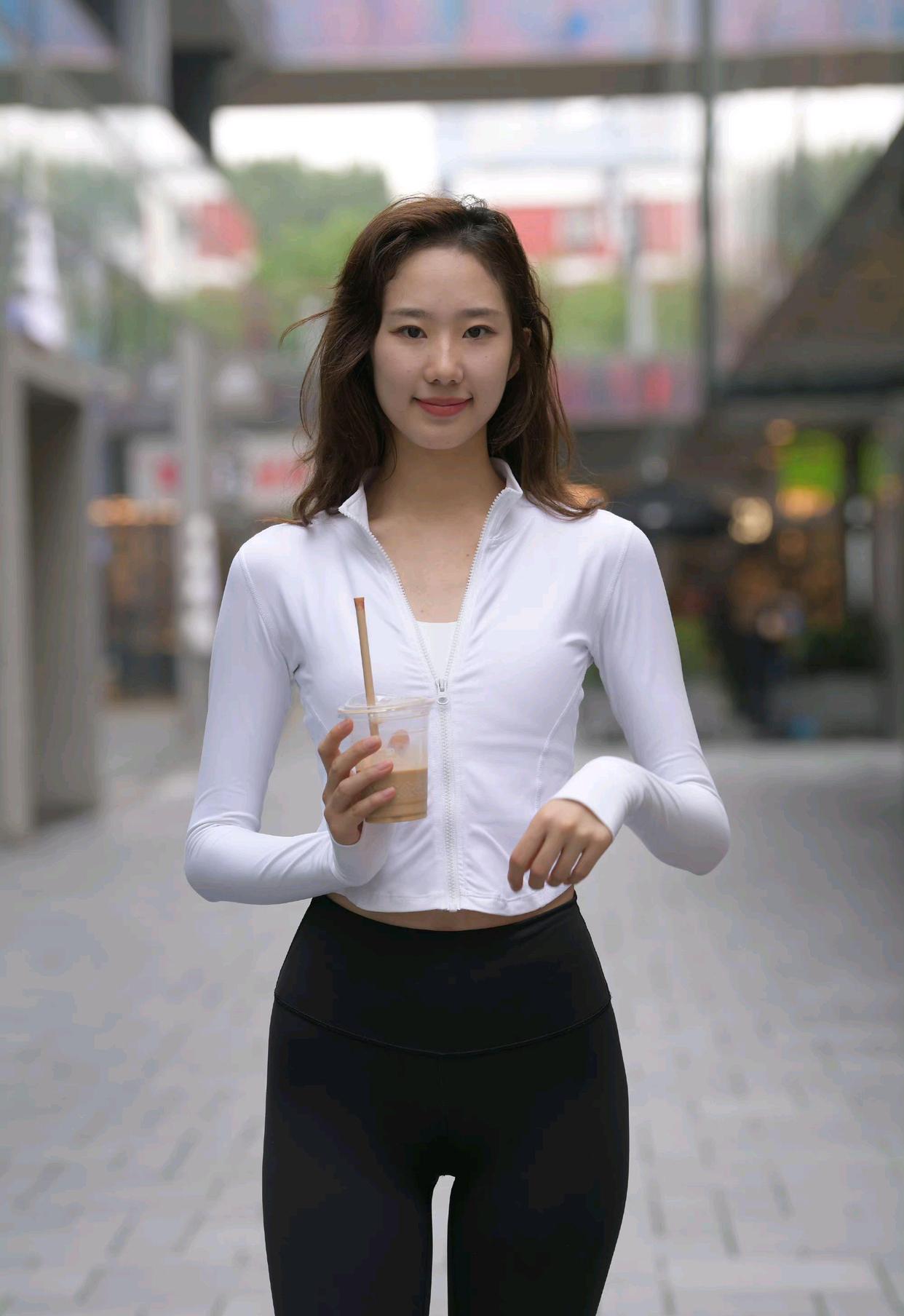 图片[2]-像刘亦菲的黑色瑜伽裤女孩J2237 340P1V-14.8GB-靓街拍