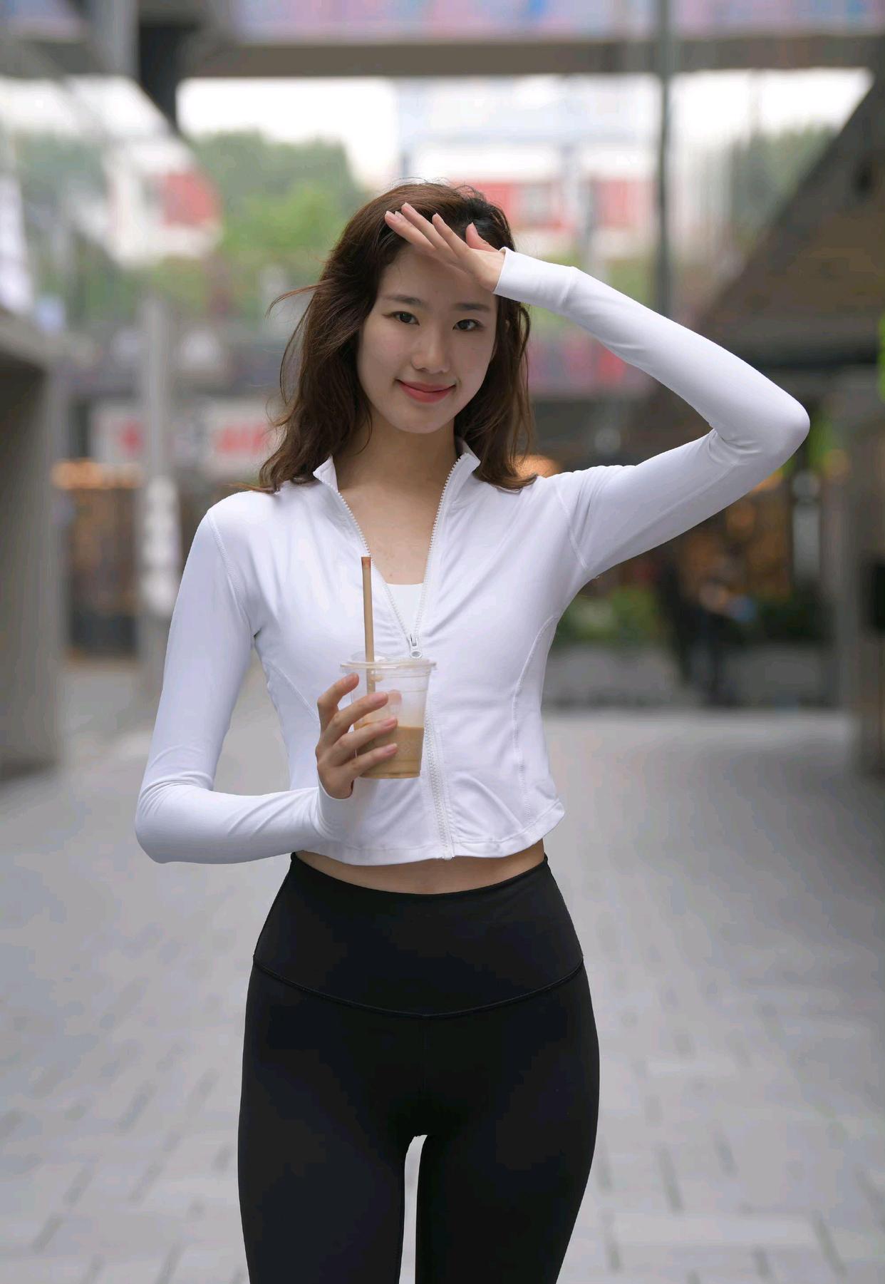 图片[4]-像刘亦菲的黑色瑜伽裤女孩J2237 340P1V-14.8GB-靓街拍