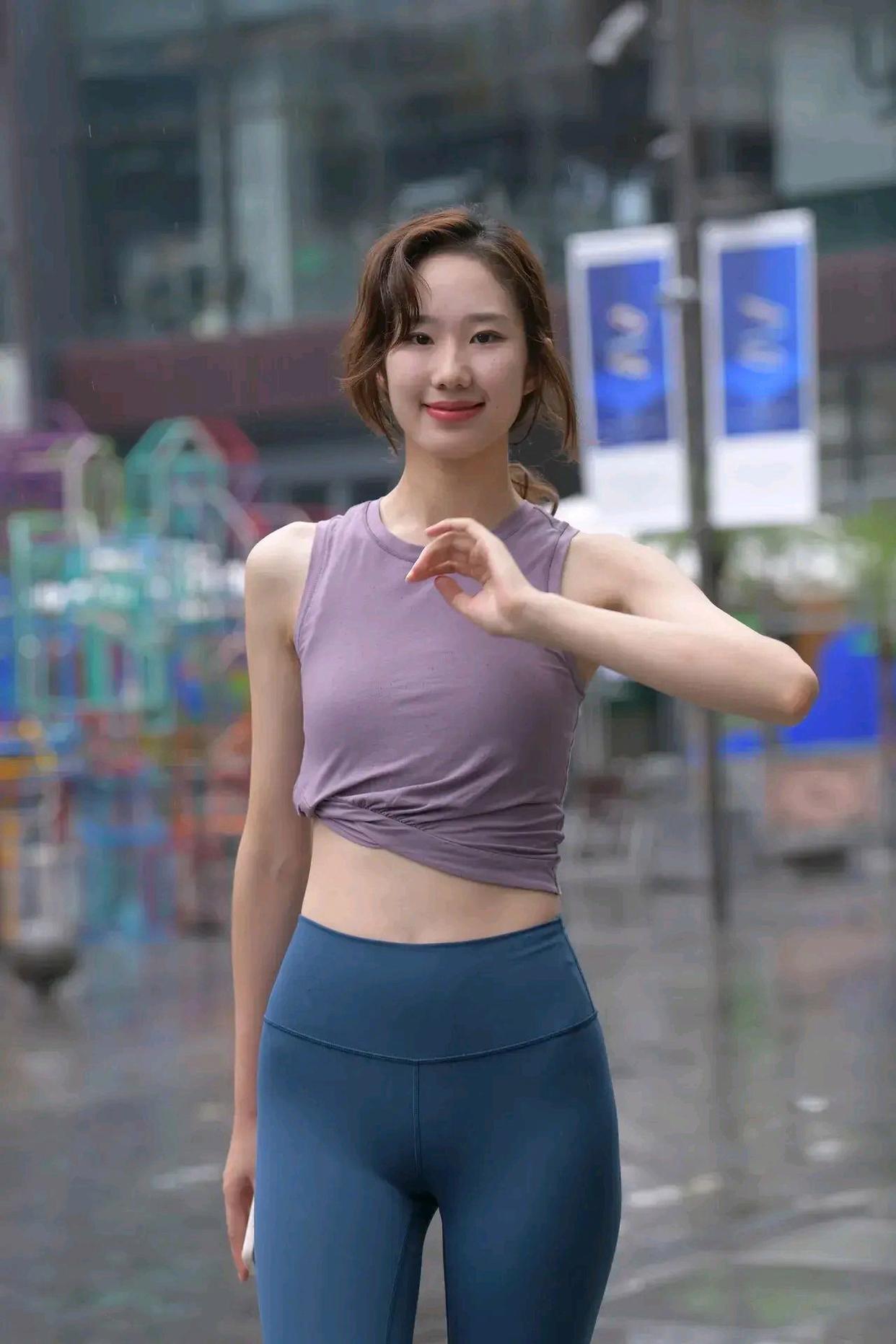 图片[2]-像刘亦菲的蓝色瑜伽裤姑娘J2234 552P1V-20.5GB-靓街拍