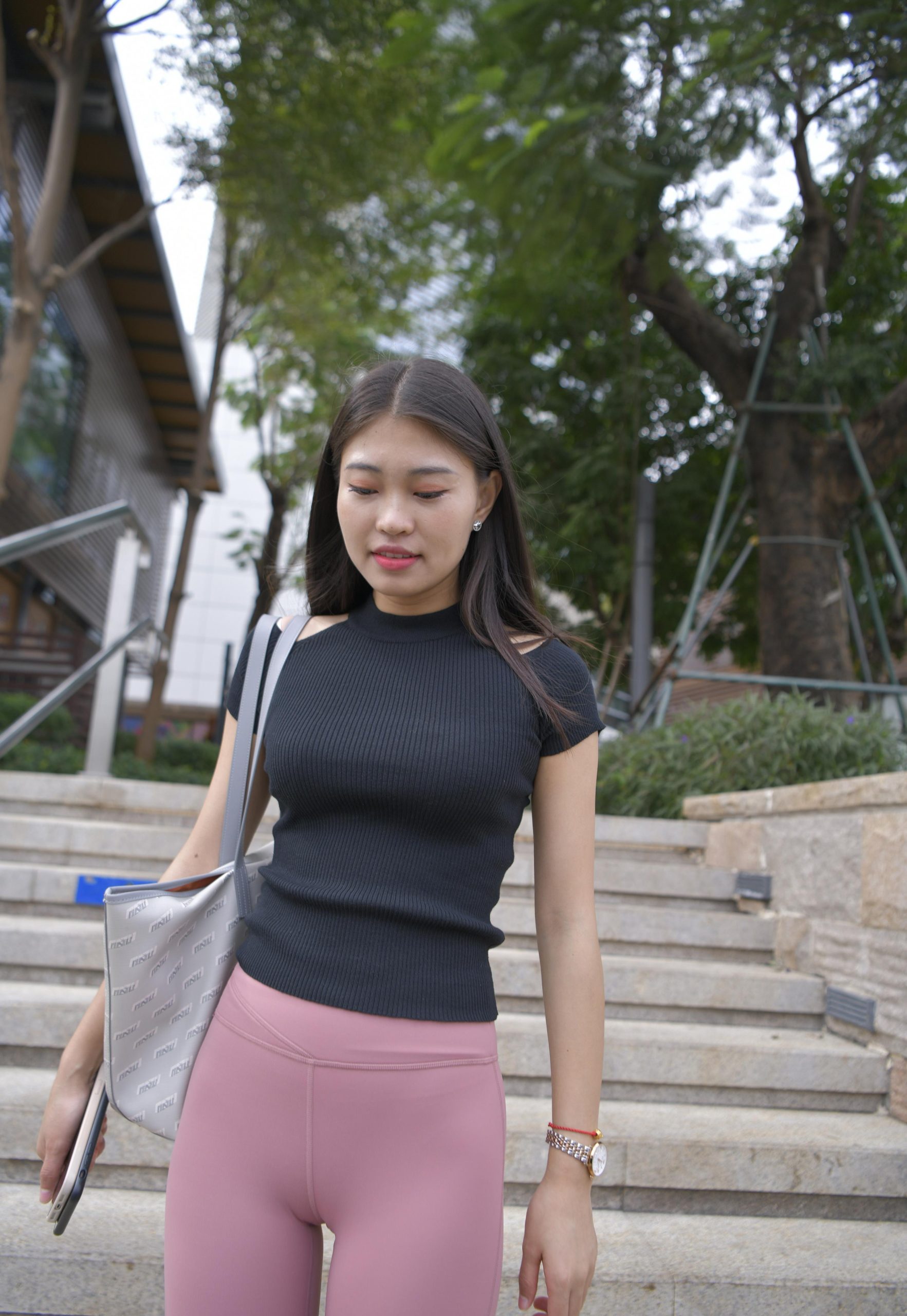 图片[2]-走在街头的瑜伽裤小女人 J1530 213P1V-9.18GB-靓街拍