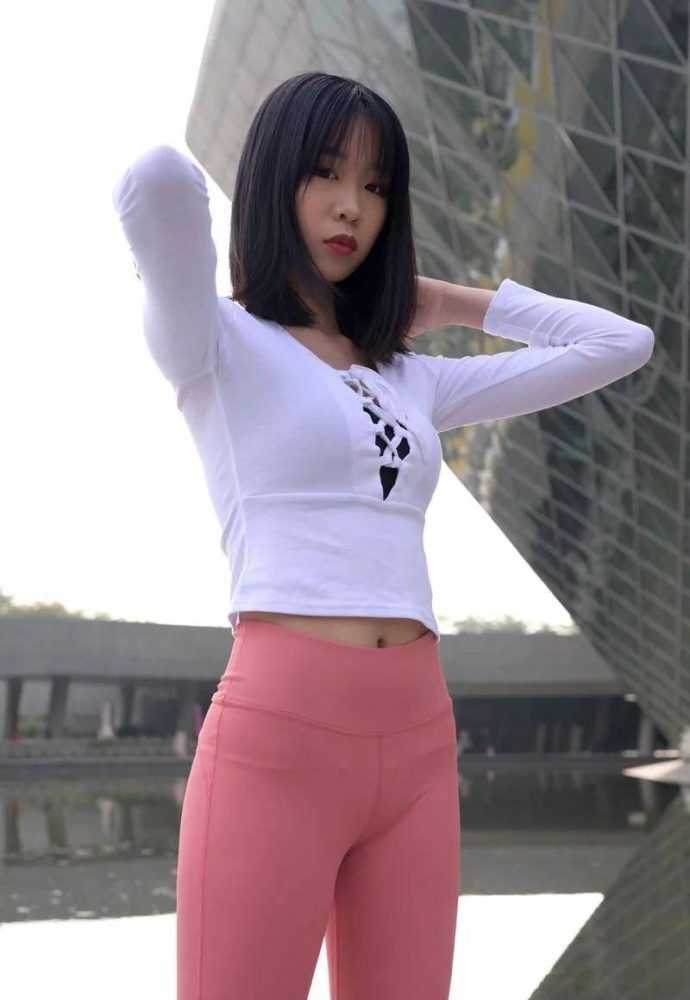 粉色瑜伽裤年轻女孩 J1311 417P17V-14.9GB-靓街拍