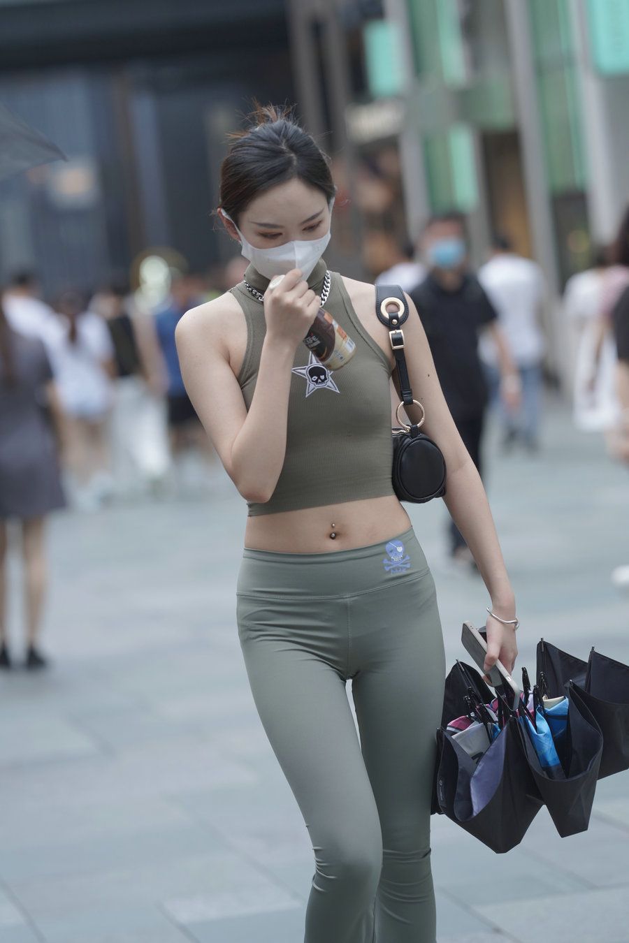 图片[1]-戴口罩的瑜伽裤小女人J3557 133P-1.43GB-靓街拍