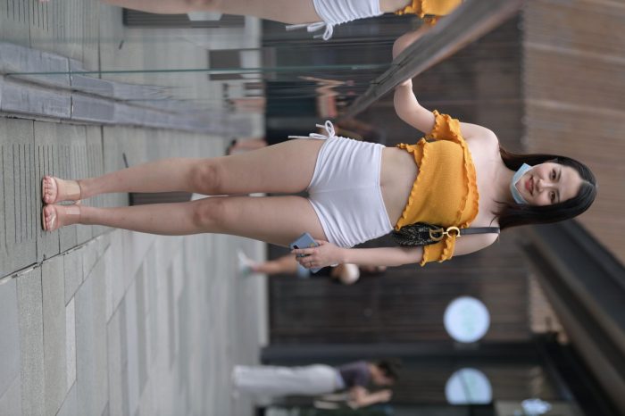 高腰白色短裤的漂亮女孩【767P】00065-靓街拍