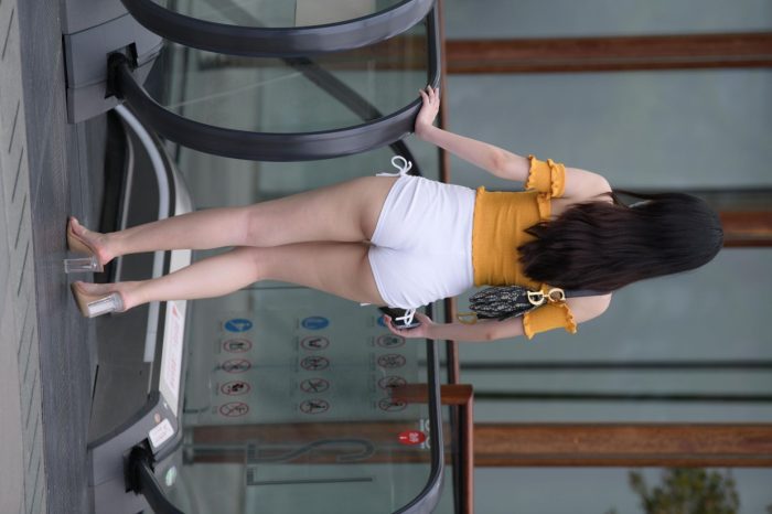 高腰白色短裤的漂亮女孩【767P】00065-靓街拍
