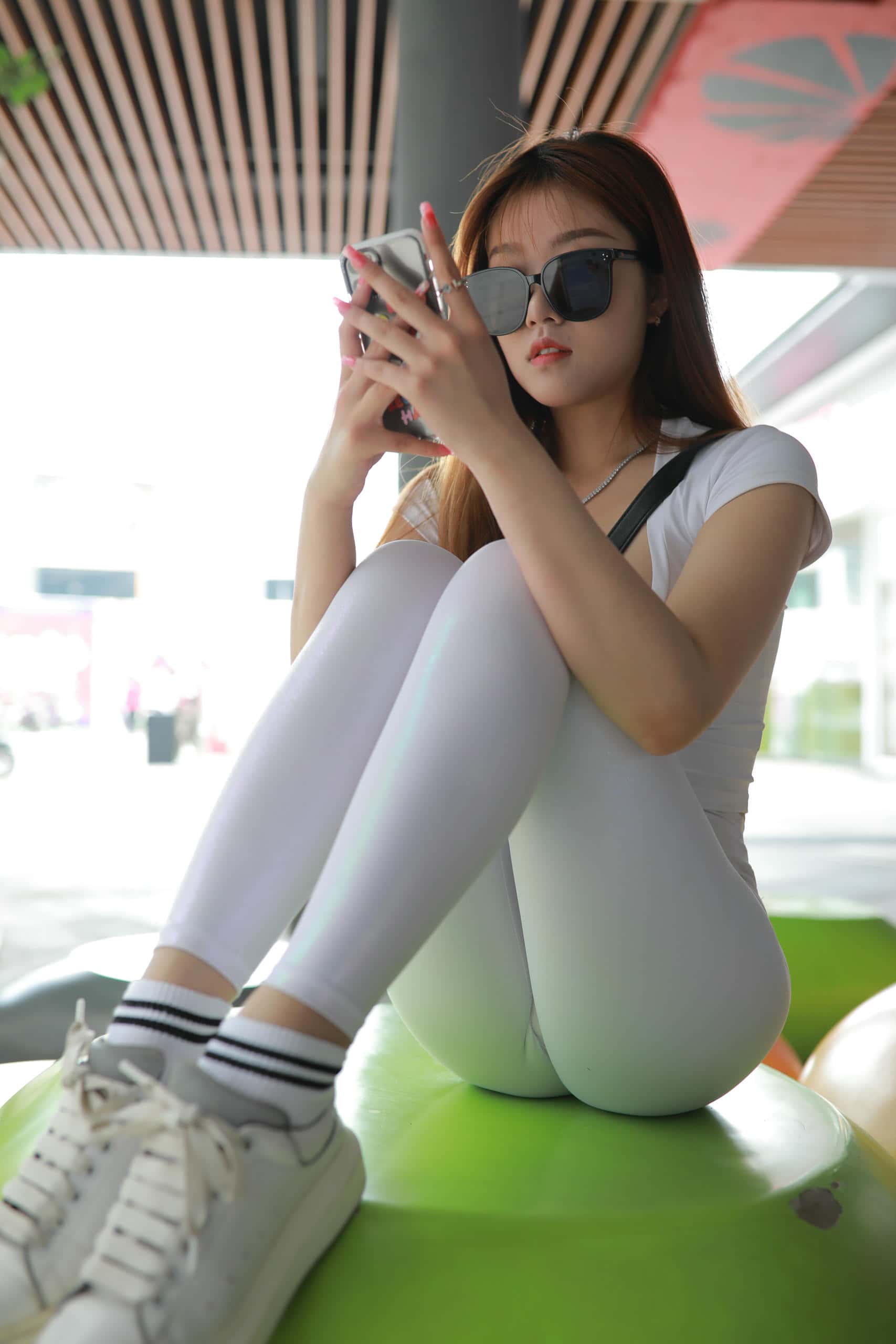 图片[3]-看上去拽拽的瑜伽裤女孩【425P】J1695-靓街拍
