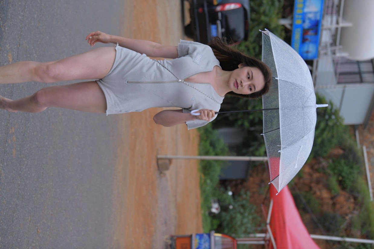 图片[5]-阴雨天在海边骑车的长发女人【156P】00044-靓街拍