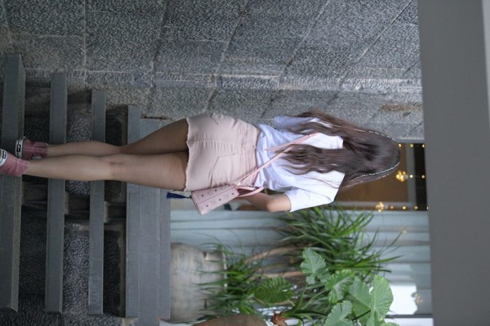非常清纯甜美的短裙姑娘在逛街【458P】00052-靓街拍