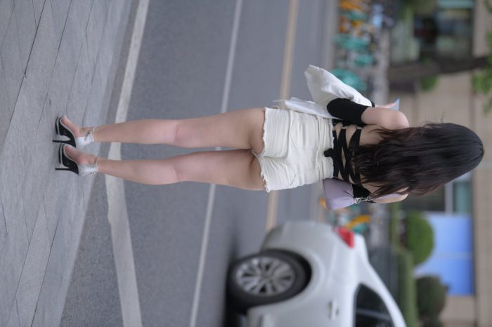 长发飘飘的白色热裤美丽女孩【49P】00029-靓街拍