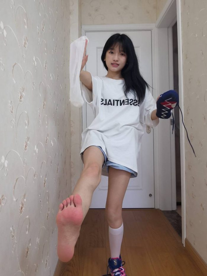 调皮的白袜女孩【149P】20017-靓街拍
