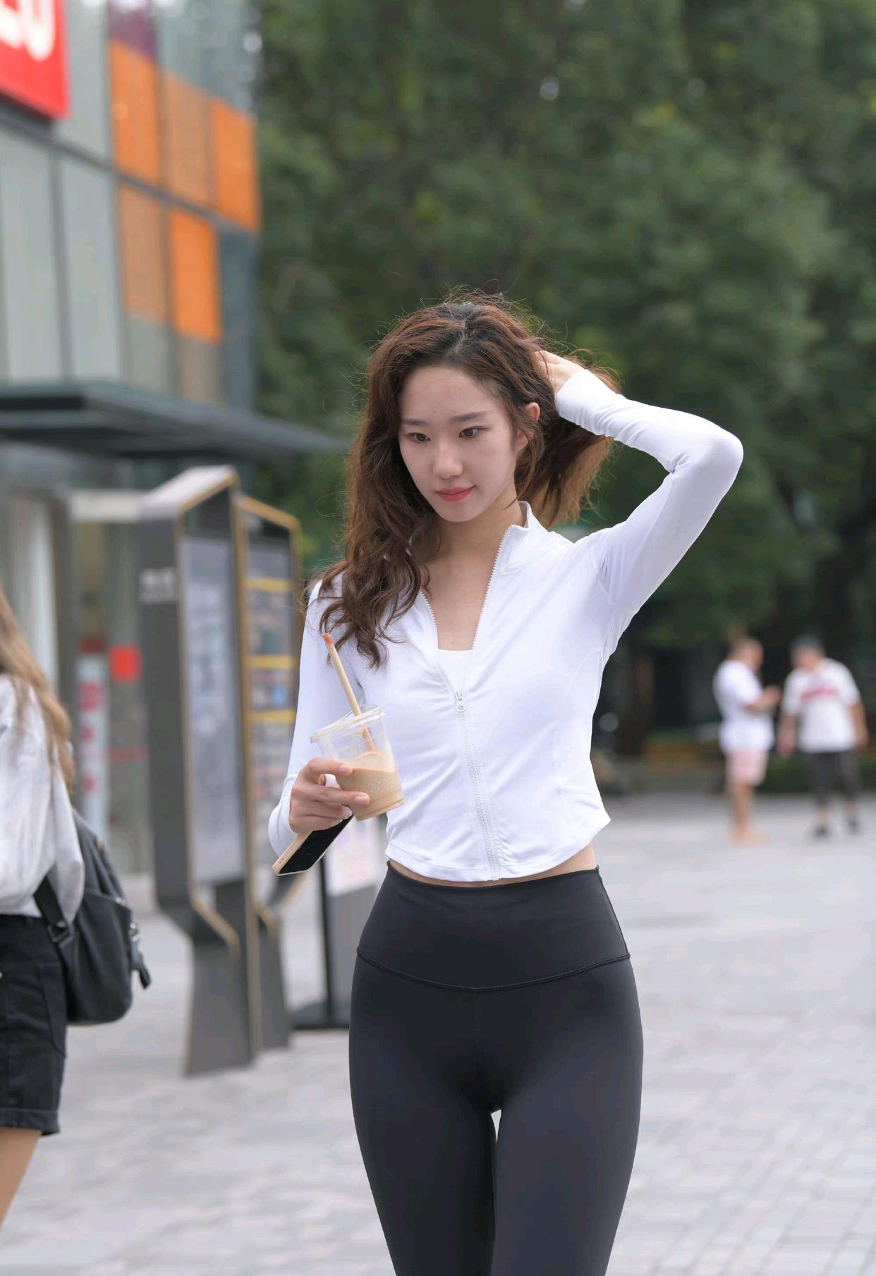 图片[5]-像刘亦菲的黑色瑜伽裤女孩J2237 340P1V-14.8GB-靓街拍