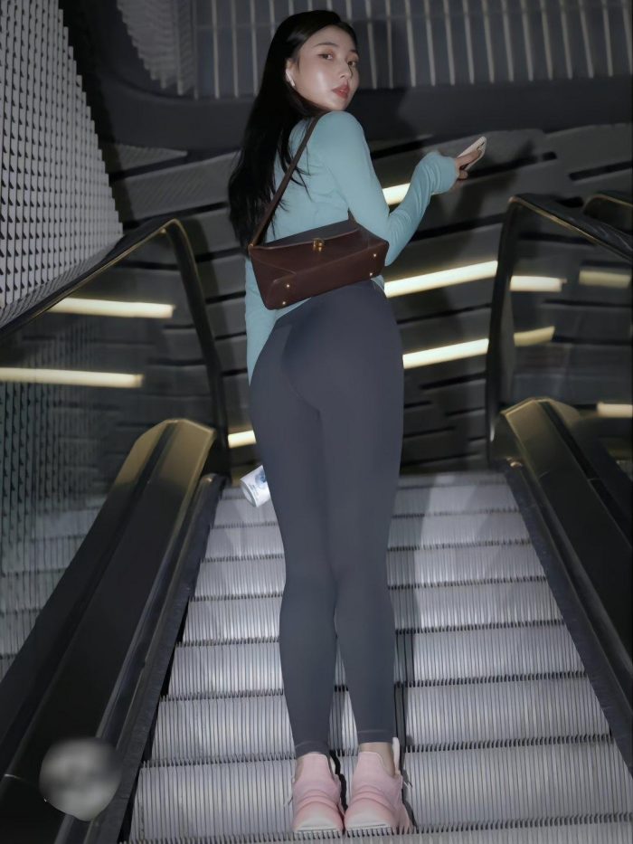 晚上逛商场的瑜伽裤漂亮女孩J2244 225P2V-15.1GB-靓街拍