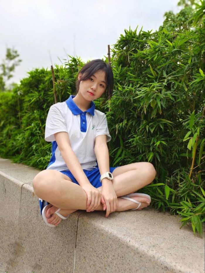 穿校服非常清纯的小姑娘【49P】20003-靓街拍