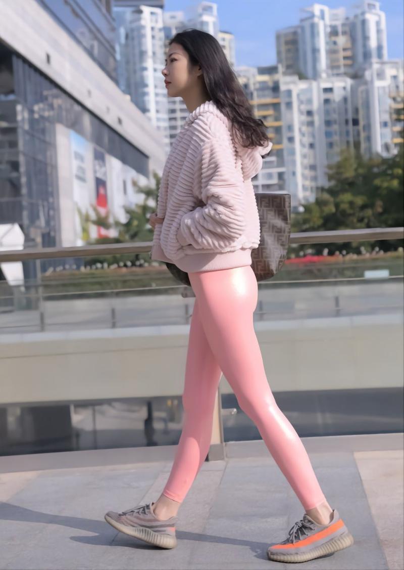 图片[2]-粉红色紧身裤的女孩 J1482 365P2V-18.1GB-靓街拍