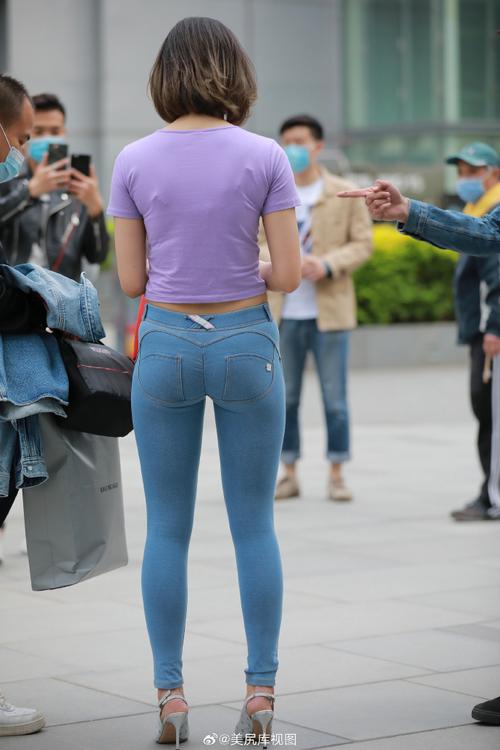 图片[4]-爱笑的短发紧身牛仔裤姑娘J1911 114P12V-7.29GB-靓街拍