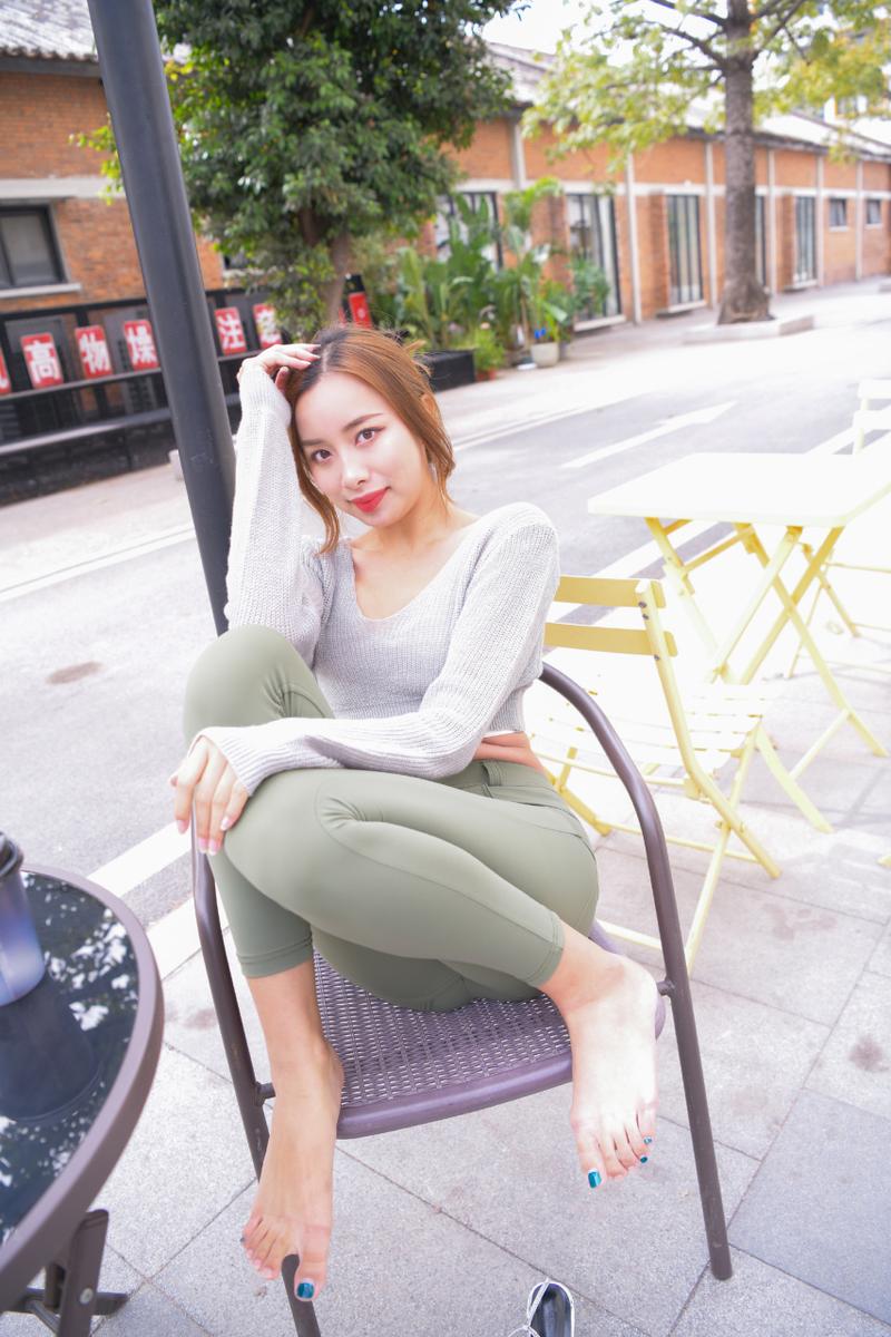 图片[3]-非常可爱的瑜伽裤女孩坐在凳子上 J1520 998P1V-26.5GB-靓街拍