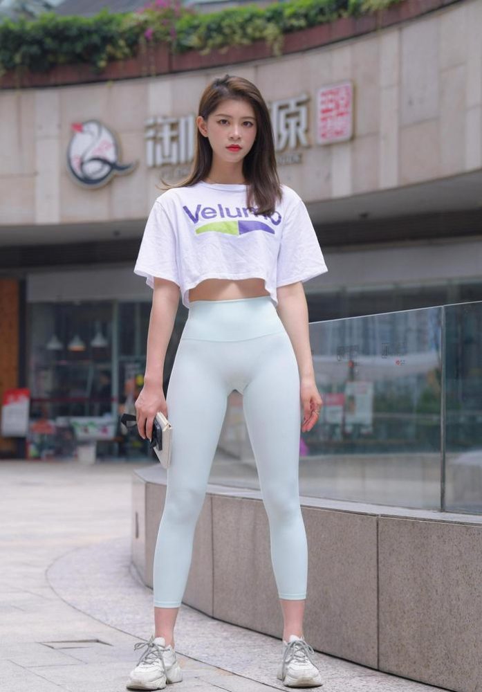 这个瑜伽裤女孩真的很漂亮 J1960 815P1V-28.9GB-靓街拍