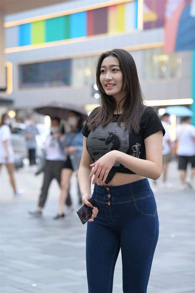 图片[3]-紧身牛仔裤女人J2784 240P-6.66GB-靓街拍