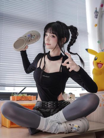图片[10]-牛仔热裤+灰丝姑娘玩自拍-靓街拍