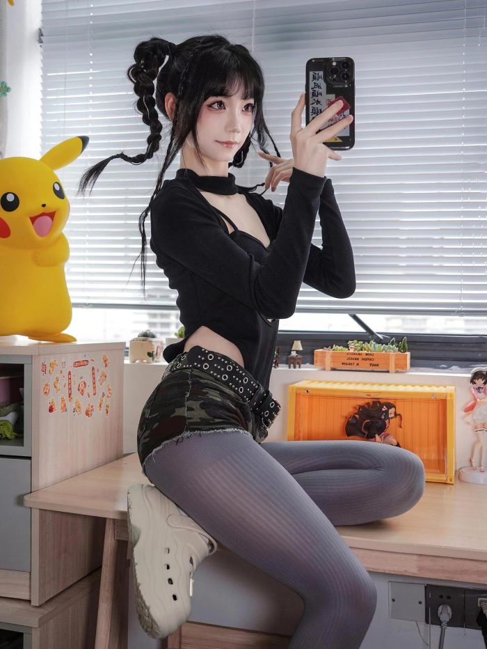 牛仔热裤+灰丝姑娘玩自拍-靓街拍