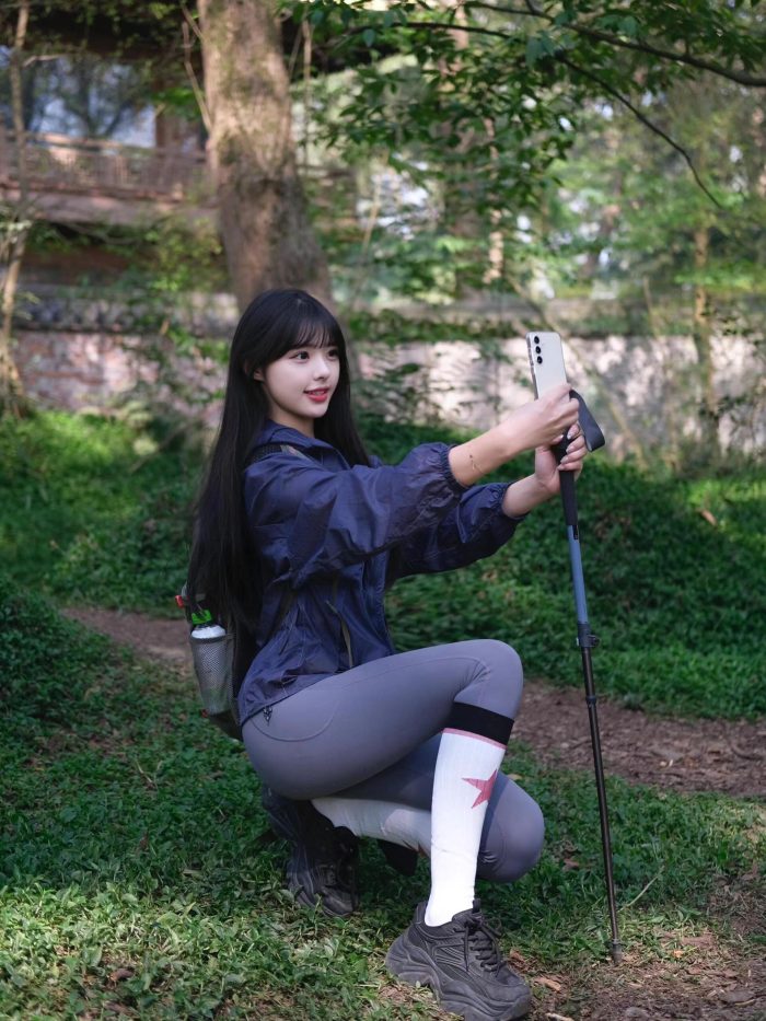 爱爬山的瑜伽裤MM，太甜美了！~-靓街拍