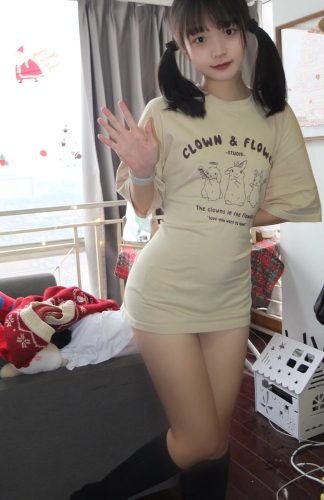 图片[9]-网格丝袜的清纯双马尾小姑娘-靓街拍