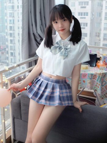图片[7]-网格丝袜的清纯双马尾小姑娘-靓街拍