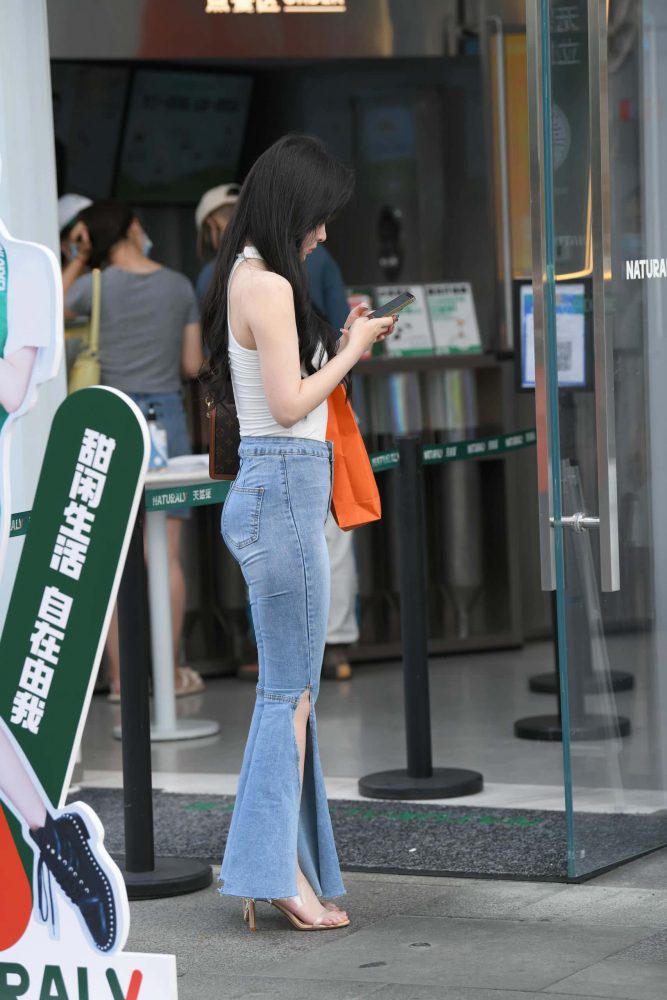 身材绝佳的时尚姐妹花【160P】J4470-靓街拍